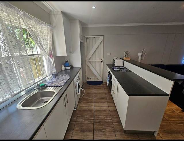4 BEDROOM TOWNHOUSE FOR SALE IN MOWBRAY